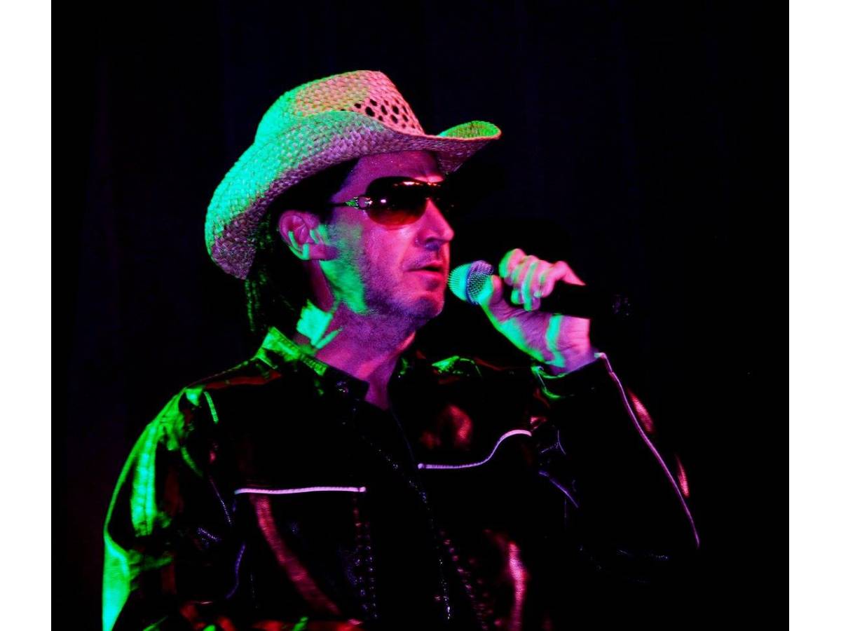 TRIBUTOS: U2, George Michael & Bruce Springsteen 04.11.2017 - Magma, Las Americas