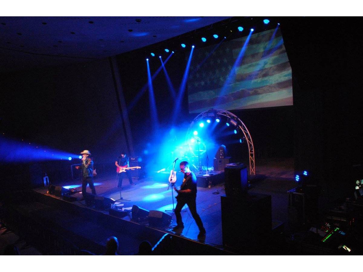 TRIBUTOS: U2, George Michael & Bruce Springsteen 04.11.2017 - Magma, Las Americas