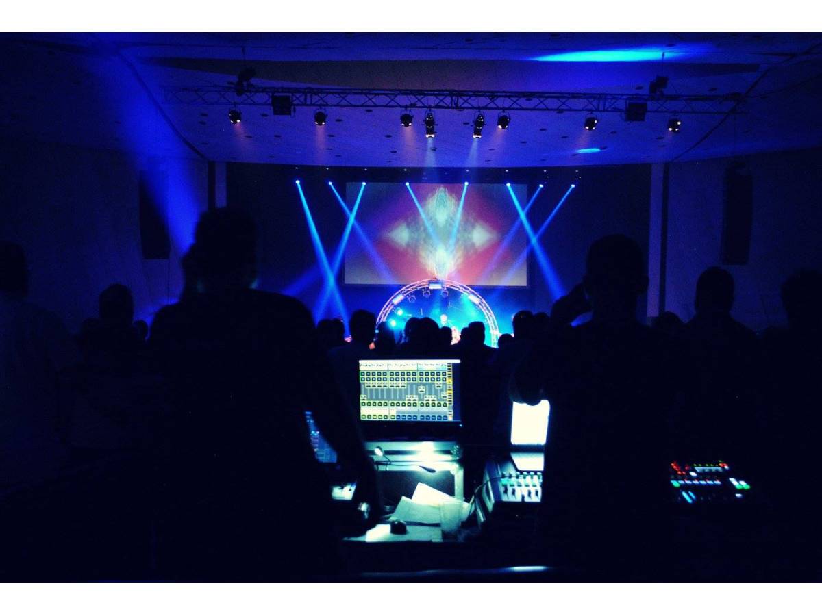 TRIBUTOS: U2, George Michael & Bruce Springsteen 04.11.2017 - Magma, Las Americas